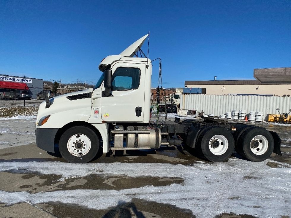 Day Cab Tractor-Heavy Duty Tractors-Freightliner-2019-T12664ST-Parkersburg-WV-400,965\n\t\tmiles-$ 51,500 - Image 4
