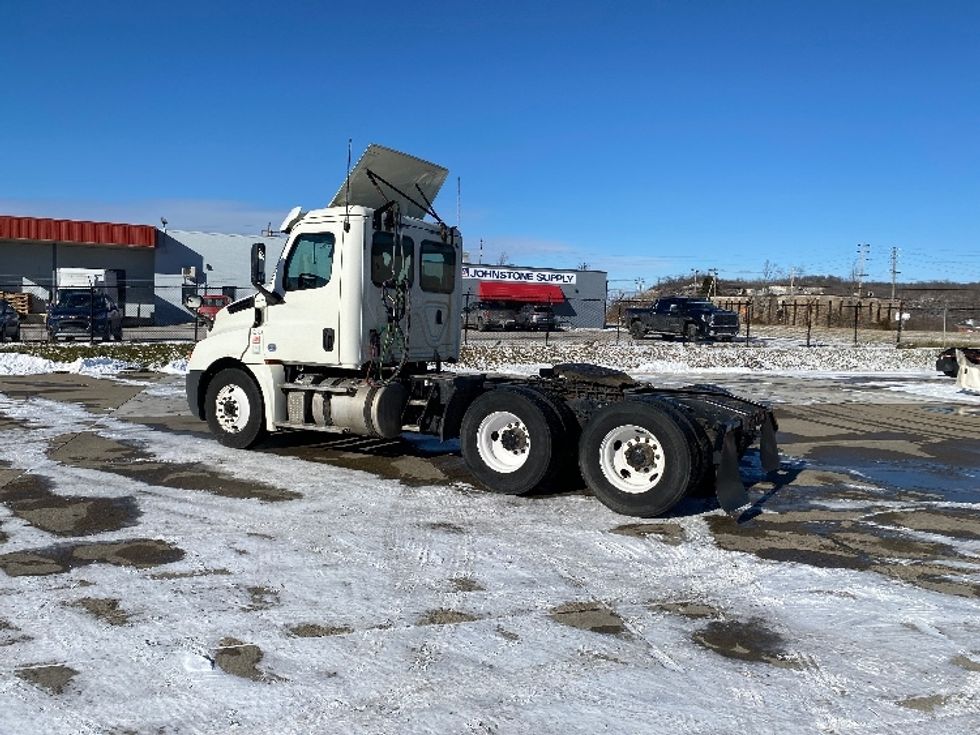 Day Cab Tractor-Heavy Duty Tractors-Freightliner-2019-T12664ST-Parkersburg-WV-400,965\n\t\tmiles-$ 51,500 - Image 5