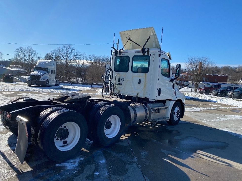 Day Cab Tractor-Heavy Duty Tractors-Freightliner-2019-T12664ST-Parkersburg-WV-400,965\n\t\tmiles-$ 51,500 - Image 7