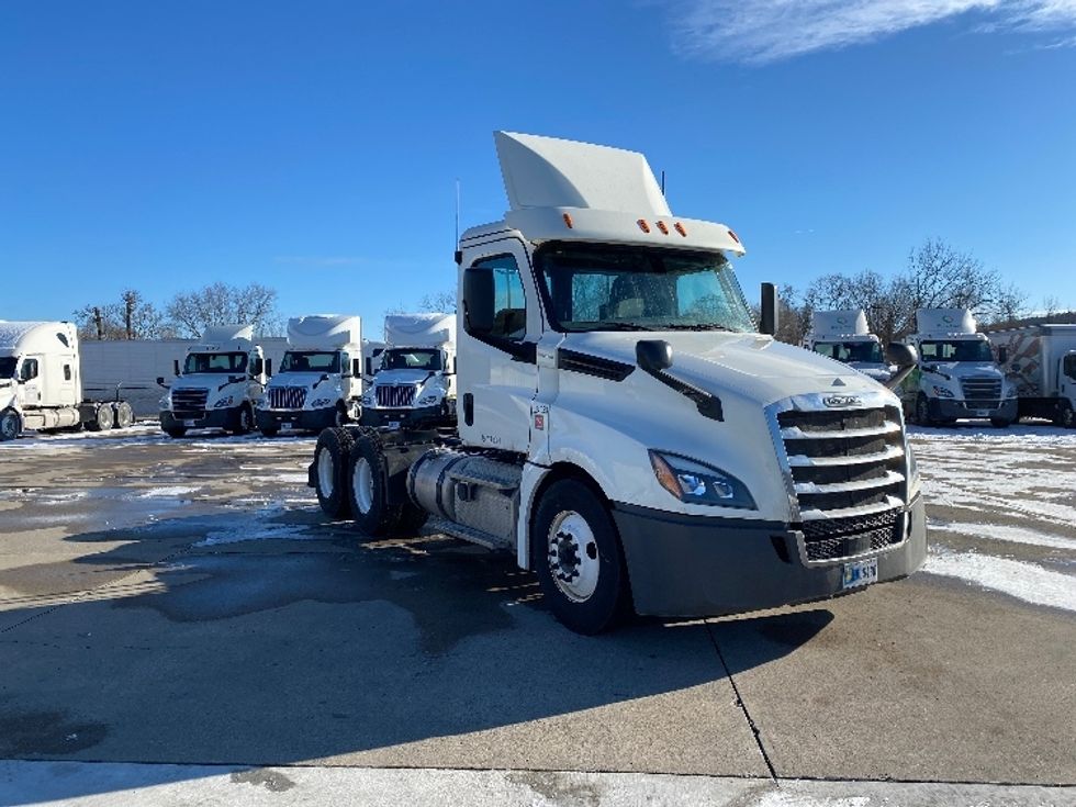 Day Cab Tractor-Heavy Duty Tractors-Freightliner-2019-T12664ST-Parkersburg-WV-456,552\n\t\tmiles-$ 48,750 - Image 1