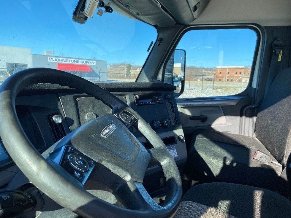 Day Cab Tractor-Heavy Duty Tractors-Freightliner-2019-T12664ST-Parkersburg-WV-456,552\n\t\tmiles-$ 48,750 - Image 10