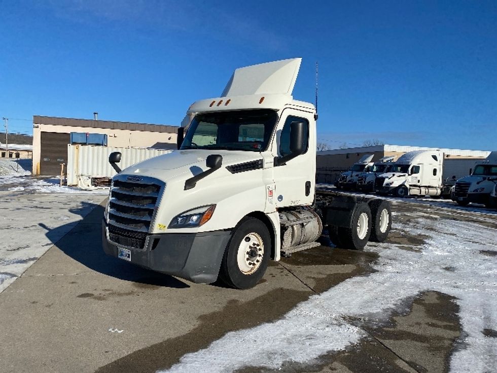 Day Cab Tractor-Heavy Duty Tractors-Freightliner-2019-T12664ST-Parkersburg-WV-456,552\n\t\tmiles-$ 48,750 - Image 3