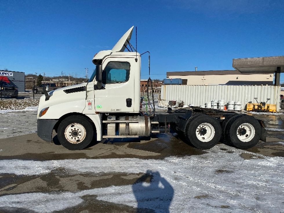 Day Cab Tractor-Heavy Duty Tractors-Freightliner-2019-T12664ST-Parkersburg-WV-456,552\n\t\tmiles-$ 48,750 - Image 4