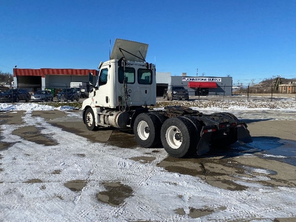 Day Cab Tractor-Heavy Duty Tractors-Freightliner-2019-T12664ST-Parkersburg-WV-456,552\n\t\tmiles-$ 48,750 - Image 5