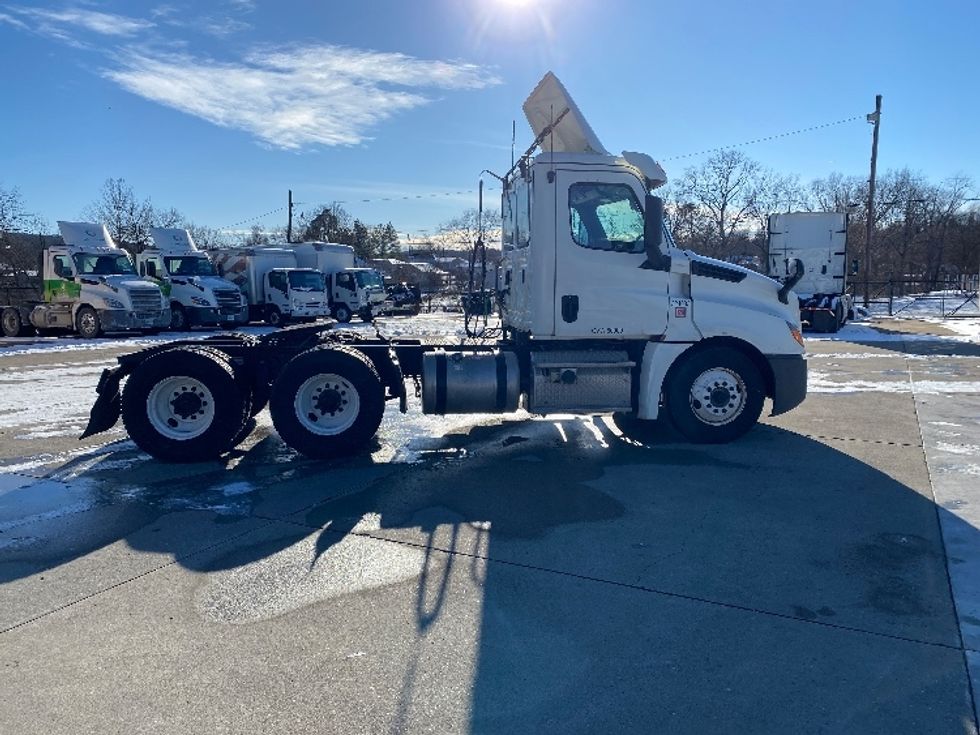 Day Cab Tractor-Heavy Duty Tractors-Freightliner-2019-T12664ST-Parkersburg-WV-456,552\n\t\tmiles-$ 48,750 - Image 8