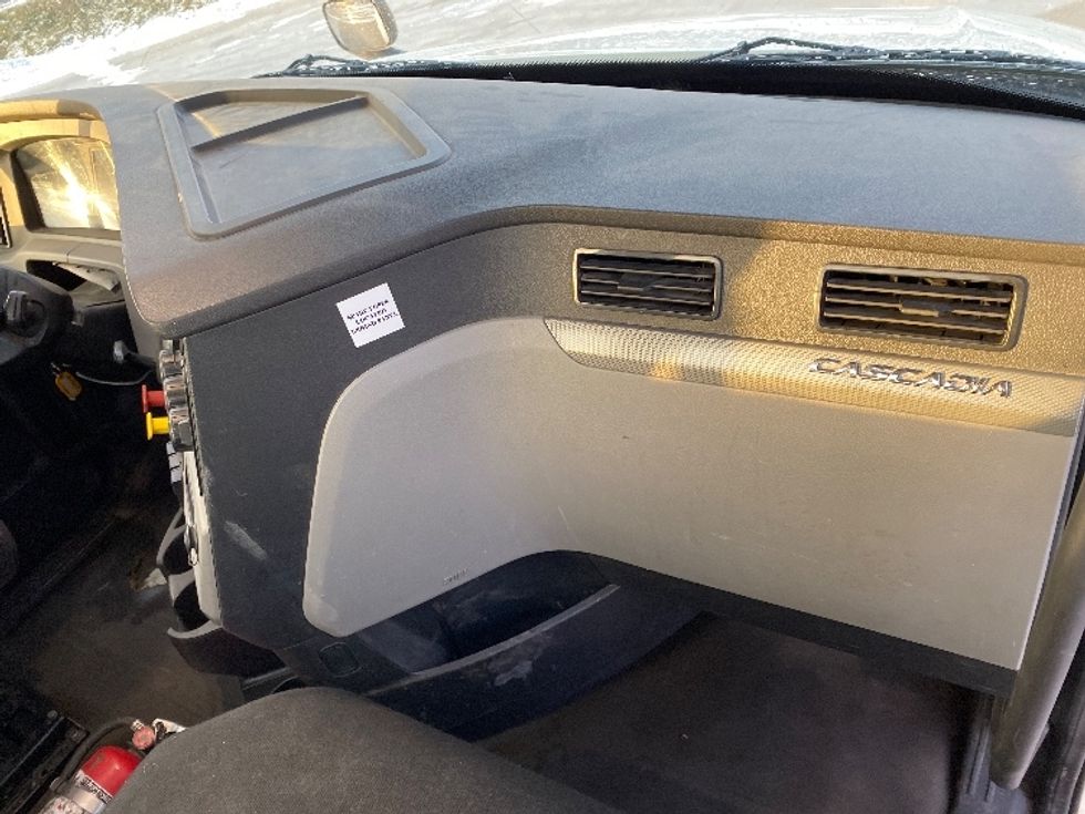 Day Cab Tractor-Heavy Duty Tractors-Freightliner-2019-T12664ST-Parkersburg-WV-534,656\n\t\tmiles-$ 41,250 - Image 13