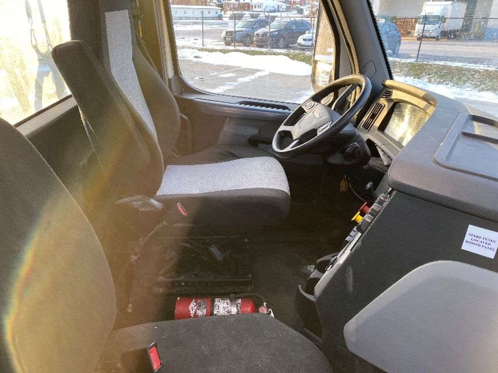 Day Cab Tractor-Heavy Duty Tractors-Freightliner-2019-T12664ST-Parkersburg-WV-534,656\n\t\tmiles-$ 41,250 - Image 14