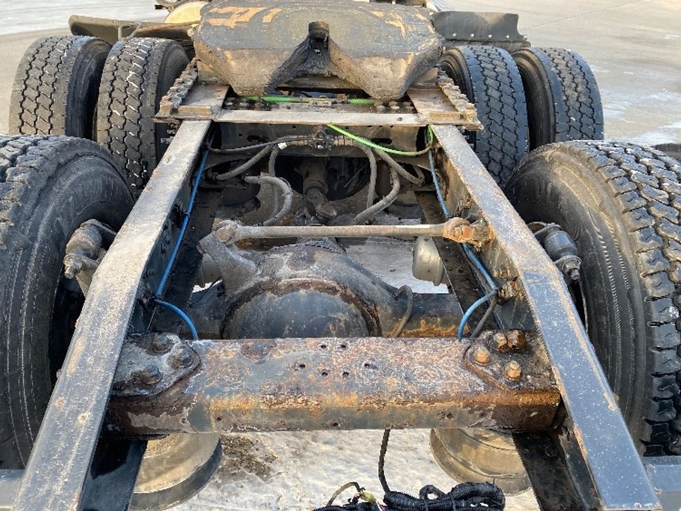 Day Cab Tractor-Heavy Duty Tractors-Freightliner-2019-T12664ST-Parkersburg-WV-534,656\n\t\tmiles-$ 41,250 - Image 6