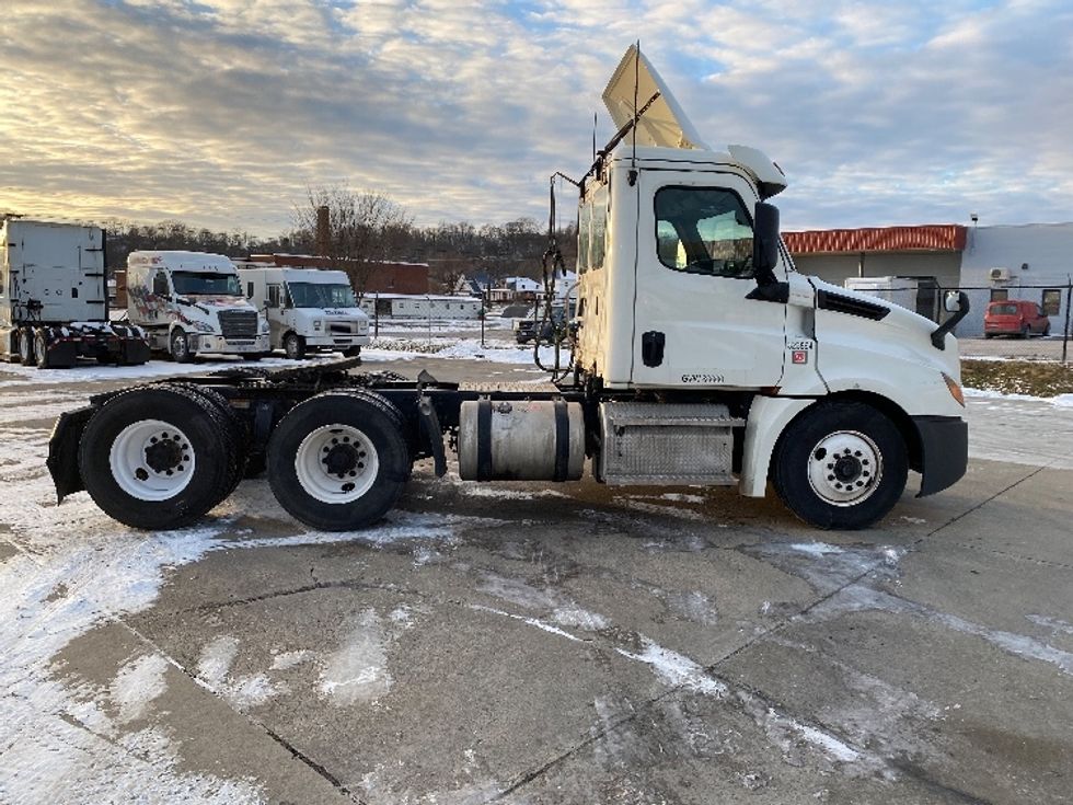 Day Cab Tractor-Heavy Duty Tractors-Freightliner-2019-T12664ST-Parkersburg-WV-534,656\n\t\tmiles-$ 41,250 - Image 8
