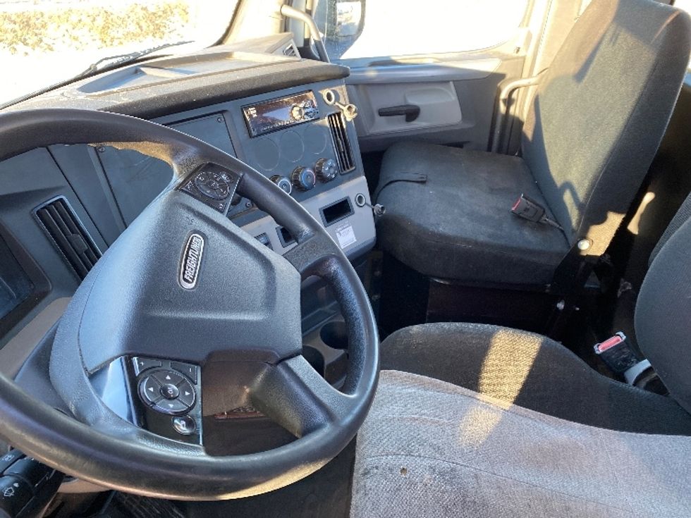 Day Cab Tractor-Heavy Duty Tractors-Freightliner-2019-T12664ST-Parkersburg-WV-540,473\n\t\tmiles-$ 40,750 - Image 10