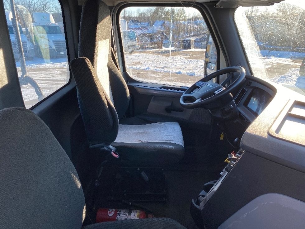 Day Cab Tractor-Heavy Duty Tractors-Freightliner-2019-T12664ST-Parkersburg-WV-540,473\n\t\tmiles-$ 40,750 - Image 14