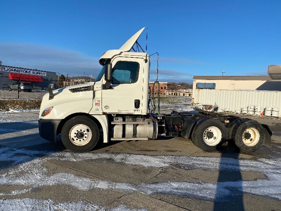 Day Cab Tractor-Heavy Duty Tractors-Freightliner-2019-T12664ST-Parkersburg-WV-540,473\n\t\tmiles-$ 40,750 - Image 4