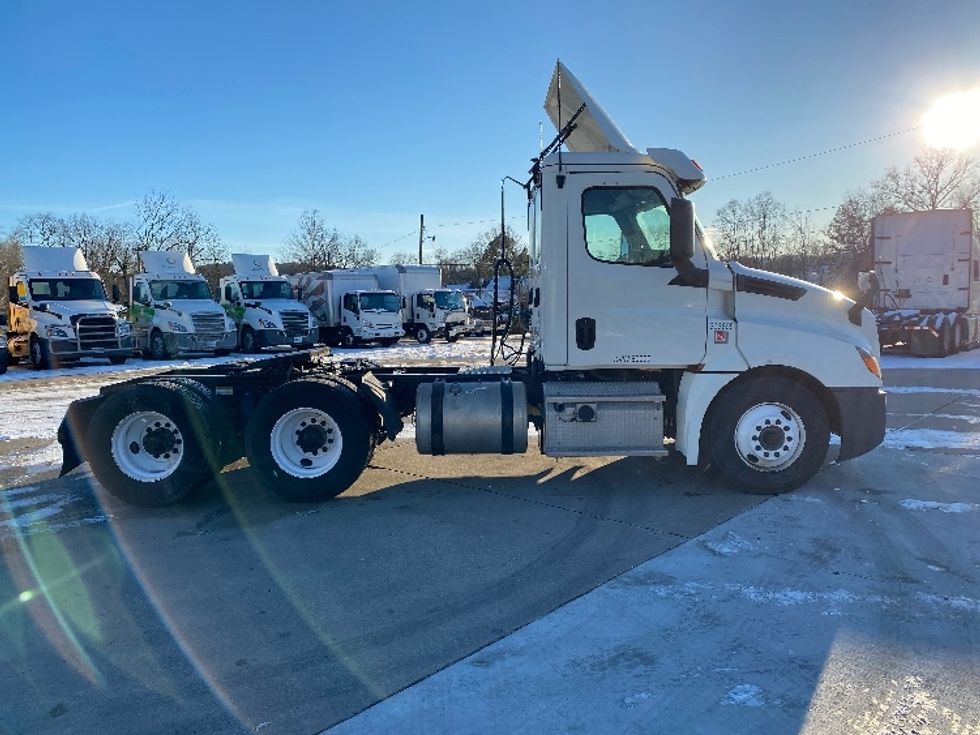 Day Cab Tractor-Heavy Duty Tractors-Freightliner-2019-T12664ST-Parkersburg-WV-540,473\n\t\tmiles-$ 40,750 - Image 8
