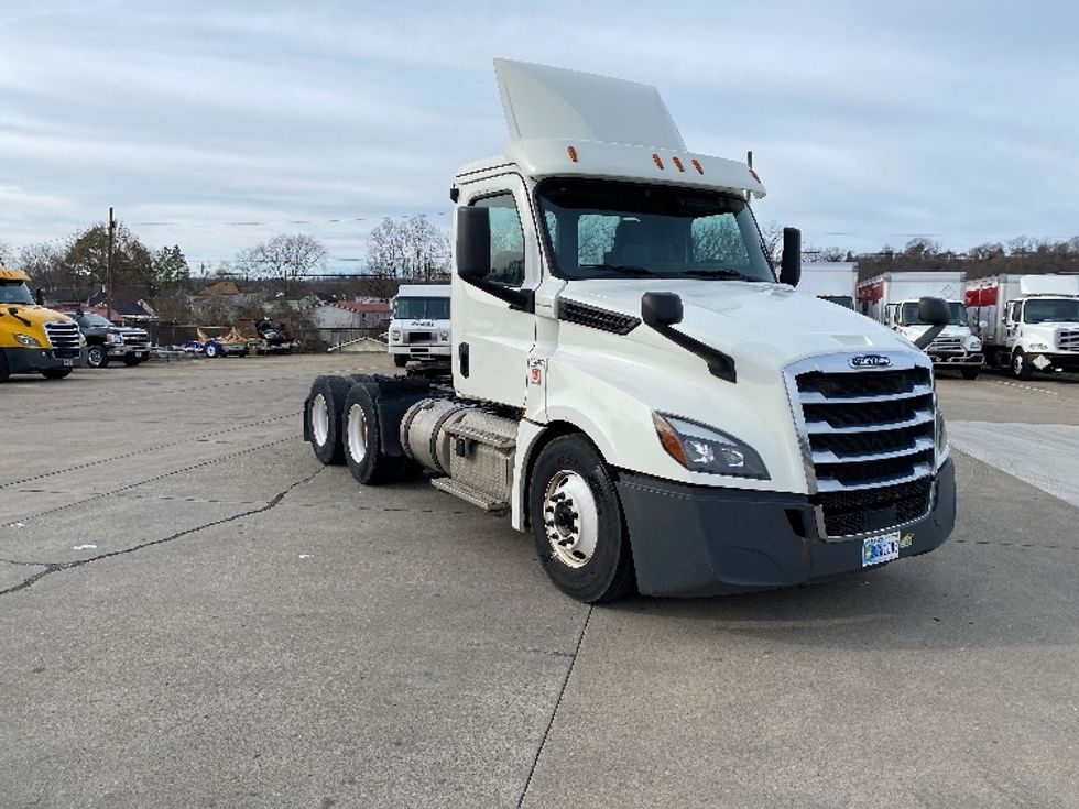 Day Cab Tractor-Heavy Duty Tractors-Freightliner-2019-T12664ST-Parkersburg-WV-546,216\n\t\tmiles-$ 40,250 - Image 1