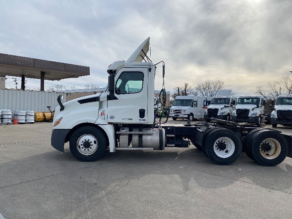Day Cab Tractor-Heavy Duty Tractors-Freightliner-2019-T12664ST-Parkersburg-WV-546,216\n\t\tmiles-$ 40,250 - Image 4