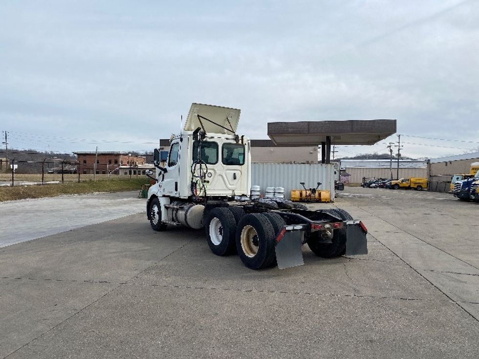 Day Cab Tractor-Heavy Duty Tractors-Freightliner-2019-T12664ST-Parkersburg-WV-546,216\n\t\tmiles-$ 40,250 - Image 5