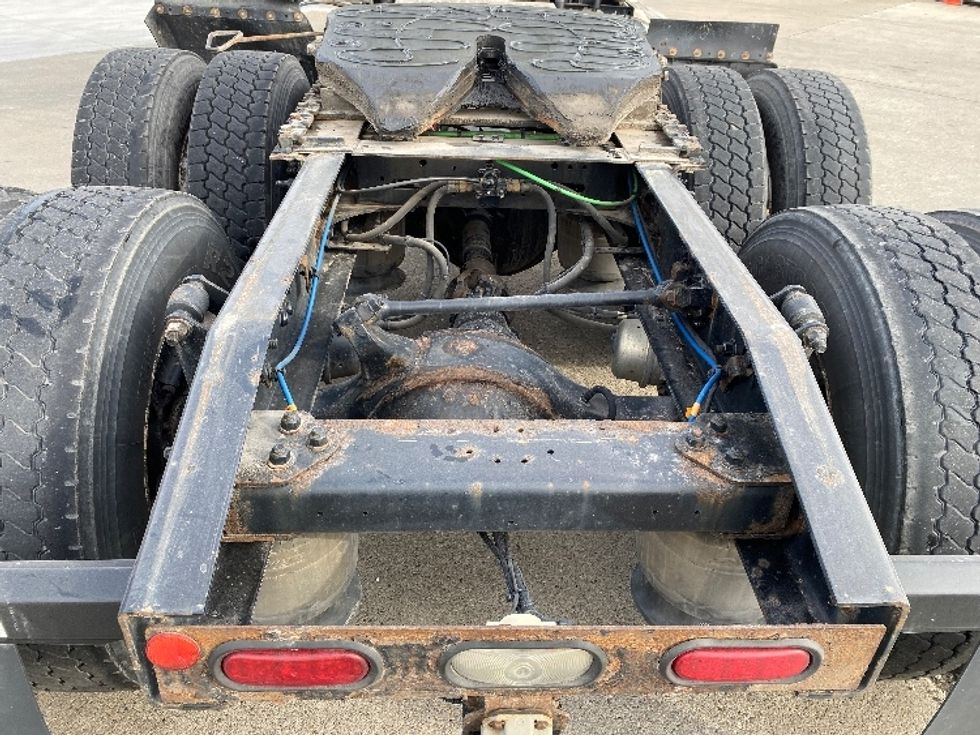 Day Cab Tractor-Heavy Duty Tractors-Freightliner-2019-T12664ST-Parkersburg-WV-546,216\n\t\tmiles-$ 40,250 - Image 6