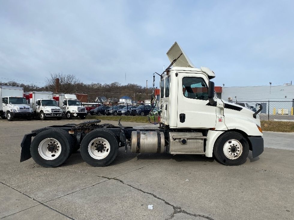 Day Cab Tractor-Heavy Duty Tractors-Freightliner-2019-T12664ST-Parkersburg-WV-546,216\n\t\tmiles-$ 40,250 - Image 8
