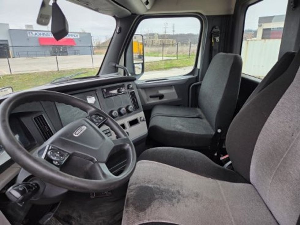 Day Cab Tractor-Heavy Duty Tractors-Freightliner-2019-T12664ST-Parkersburg-WV-546,218\n\t\tmiles-$ 37,500 - Image 10
