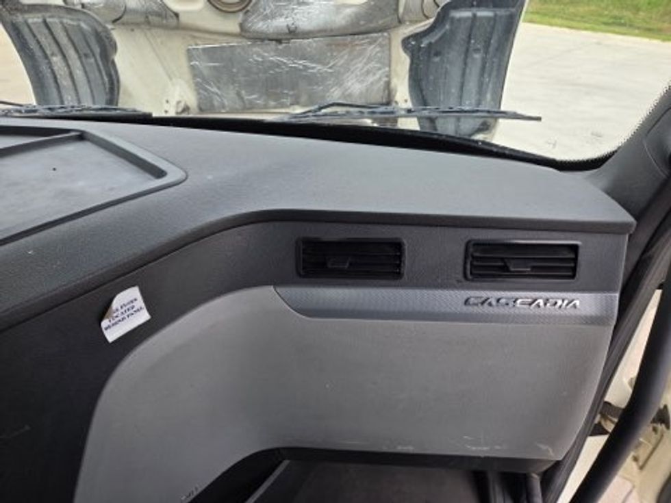 Day Cab Tractor-Heavy Duty Tractors-Freightliner-2019-T12664ST-Parkersburg-WV-546,218\n\t\tmiles-$ 37,500 - Image 13