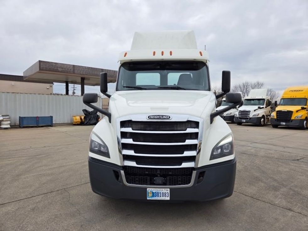 Day Cab Tractor-Heavy Duty Tractors-Freightliner-2019-T12664ST-Parkersburg-WV-546,218\n\t\tmiles-$ 37,500 - Image 2