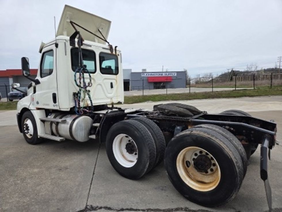 Day Cab Tractor-Heavy Duty Tractors-Freightliner-2019-T12664ST-Parkersburg-WV-546,218\n\t\tmiles-$ 37,500 - Image 5