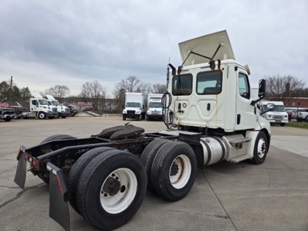 Day Cab Tractor-Heavy Duty Tractors-Freightliner-2019-T12664ST-Parkersburg-WV-546,218\n\t\tmiles-$ 37,500 - Image 7
