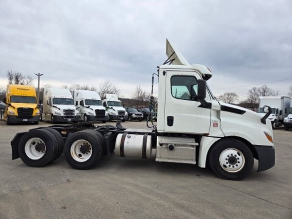 Day Cab Tractor-Heavy Duty Tractors-Freightliner-2019-T12664ST-Parkersburg-WV-546,218\n\t\tmiles-$ 37,500 - Image 8