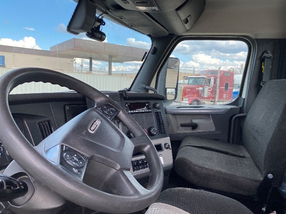 Day Cab Tractor-Heavy Duty Tractors-Freightliner-2019-T12664ST-Parkersburg-WV-585,124\n\t\tmiles-$ 36,500 - Image 10