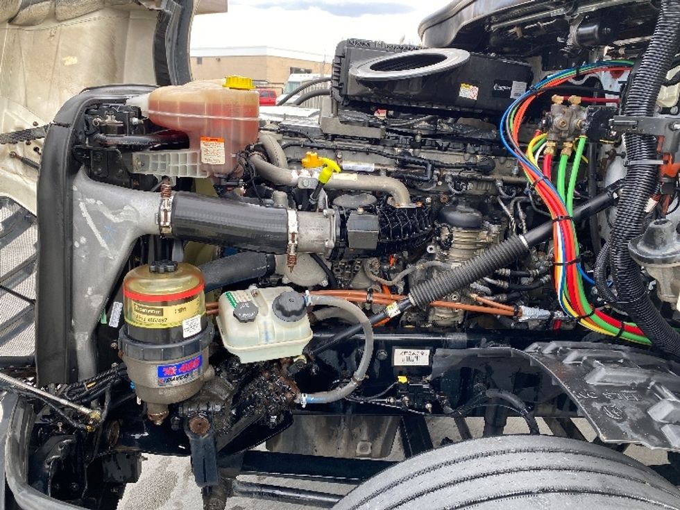 Day Cab Tractor-Heavy Duty Tractors-Freightliner-2019-T12664ST-Parkersburg-WV-585,124\n\t\tmiles-$ 36,500 - Image 16