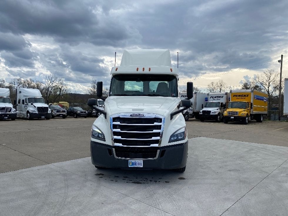 Day Cab Tractor-Heavy Duty Tractors-Freightliner-2019-T12664ST-Parkersburg-WV-585,124\n\t\tmiles-$ 36,500 - Image 2