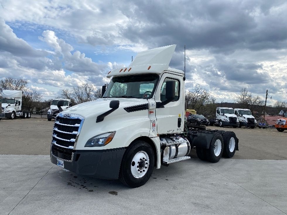 Day Cab Tractor-Heavy Duty Tractors-Freightliner-2019-T12664ST-Parkersburg-WV-585,124\n\t\tmiles-$ 36,500 - Image 3