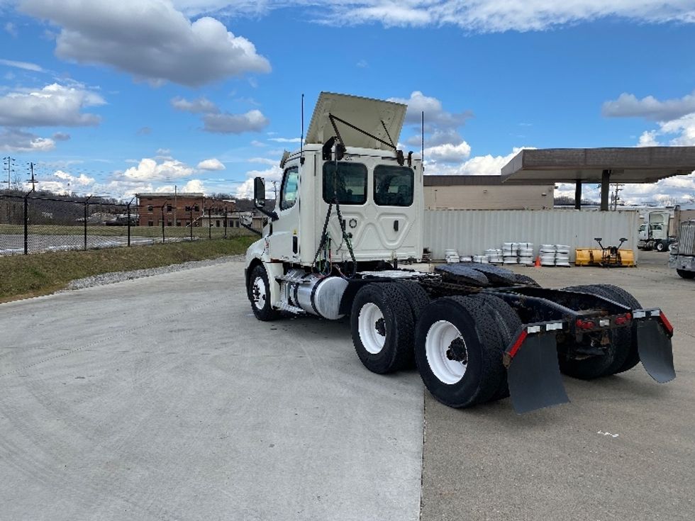 Day Cab Tractor-Heavy Duty Tractors-Freightliner-2019-T12664ST-Parkersburg-WV-585,124\n\t\tmiles-$ 36,500 - Image 5