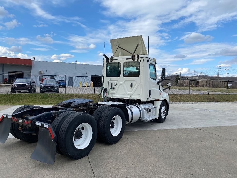 Day Cab Tractor-Heavy Duty Tractors-Freightliner-2019-T12664ST-Parkersburg-WV-585,124\n\t\tmiles-$ 36,500 - Image 7