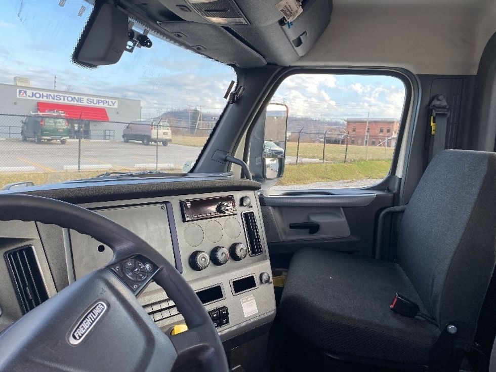 Day Cab Tractor-Heavy Duty Tractors-Freightliner-2019-T12664ST-Parkersburg-WV-605,167\n\t\tmiles-$ 34,750 - Image 10