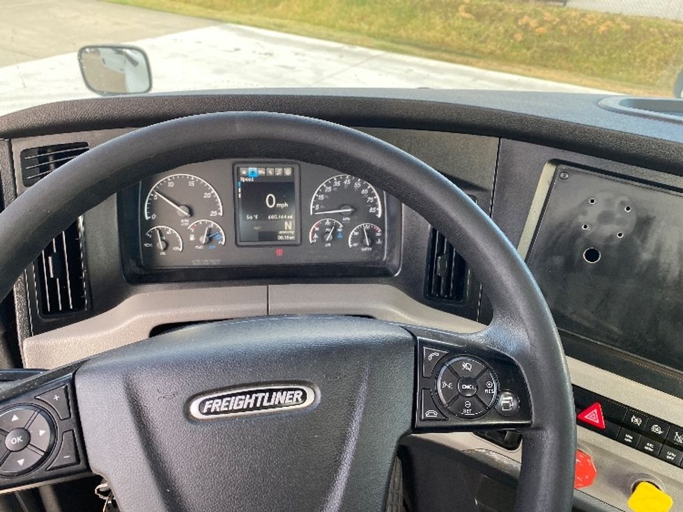Day Cab Tractor-Heavy Duty Tractors-Freightliner-2019-T12664ST-Parkersburg-WV-605,167\n\t\tmiles-$ 34,750 - Image 11