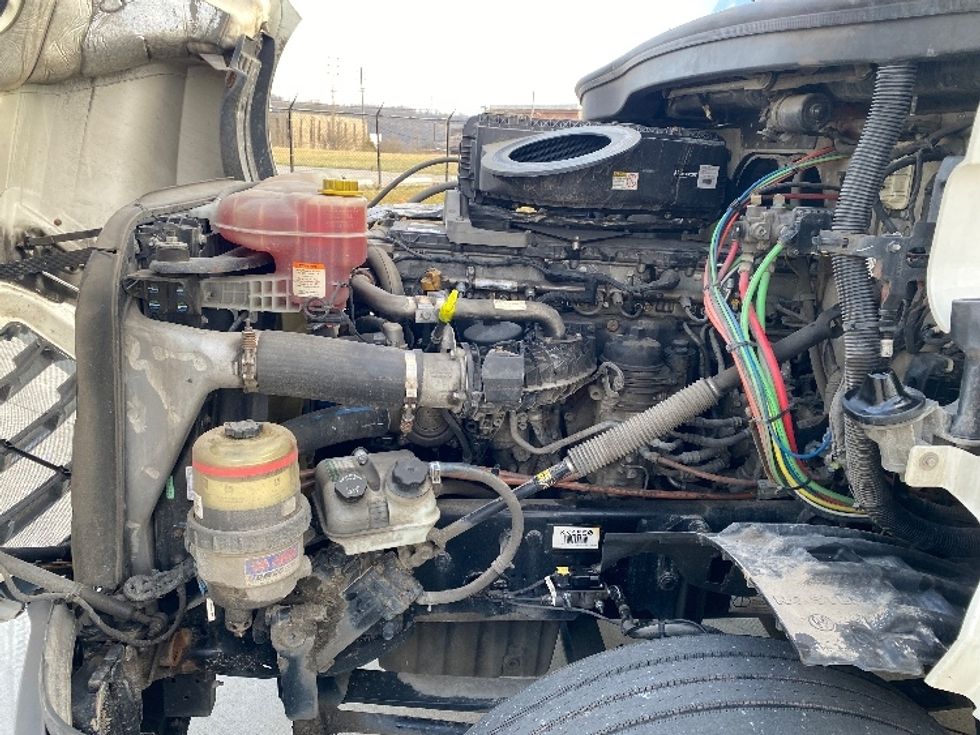 Day Cab Tractor-Heavy Duty Tractors-Freightliner-2019-T12664ST-Parkersburg-WV-605,167\n\t\tmiles-$ 34,750 - Image 16