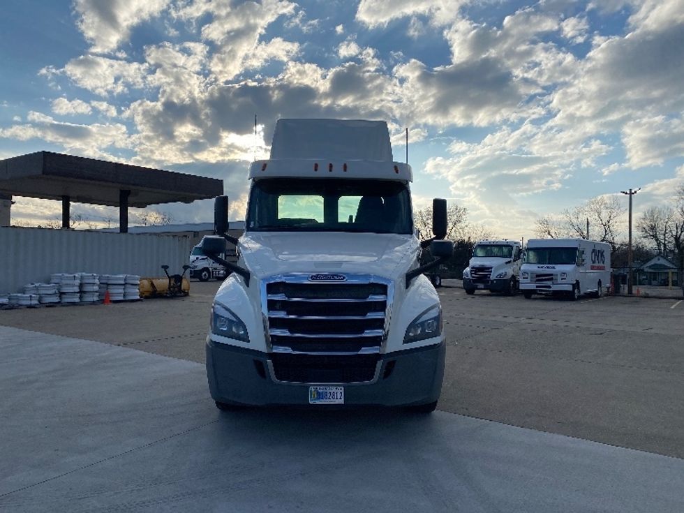 Day Cab Tractor-Heavy Duty Tractors-Freightliner-2019-T12664ST-Parkersburg-WV-605,167\n\t\tmiles-$ 34,750 - Image 2