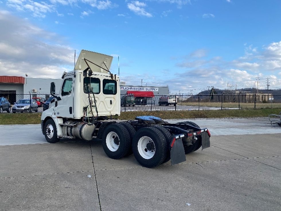 Day Cab Tractor-Heavy Duty Tractors-Freightliner-2019-T12664ST-Parkersburg-WV-605,167\n\t\tmiles-$ 34,750 - Image 5