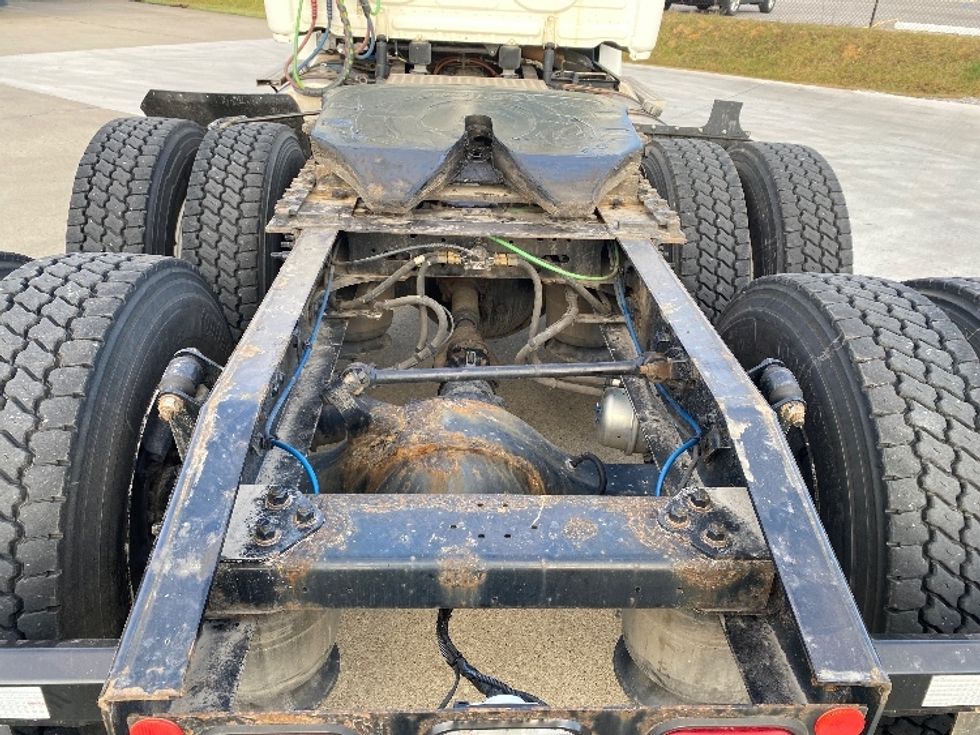 Day Cab Tractor-Heavy Duty Tractors-Freightliner-2019-T12664ST-Parkersburg-WV-605,167\n\t\tmiles-$ 34,750 - Image 6