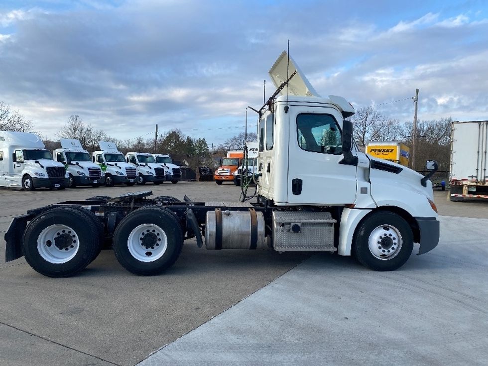 Day Cab Tractor-Heavy Duty Tractors-Freightliner-2019-T12664ST-Parkersburg-WV-605,167\n\t\tmiles-$ 34,750 - Image 8