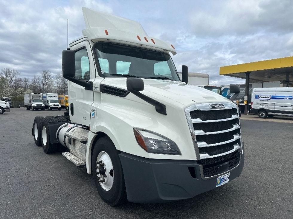 Day Cab Tractor-Heavy Duty Tractors-Freightliner-2019-T12664ST-Parsippany-NJ-225,185\n\t\tmiles-$ 53,000 - Image 1