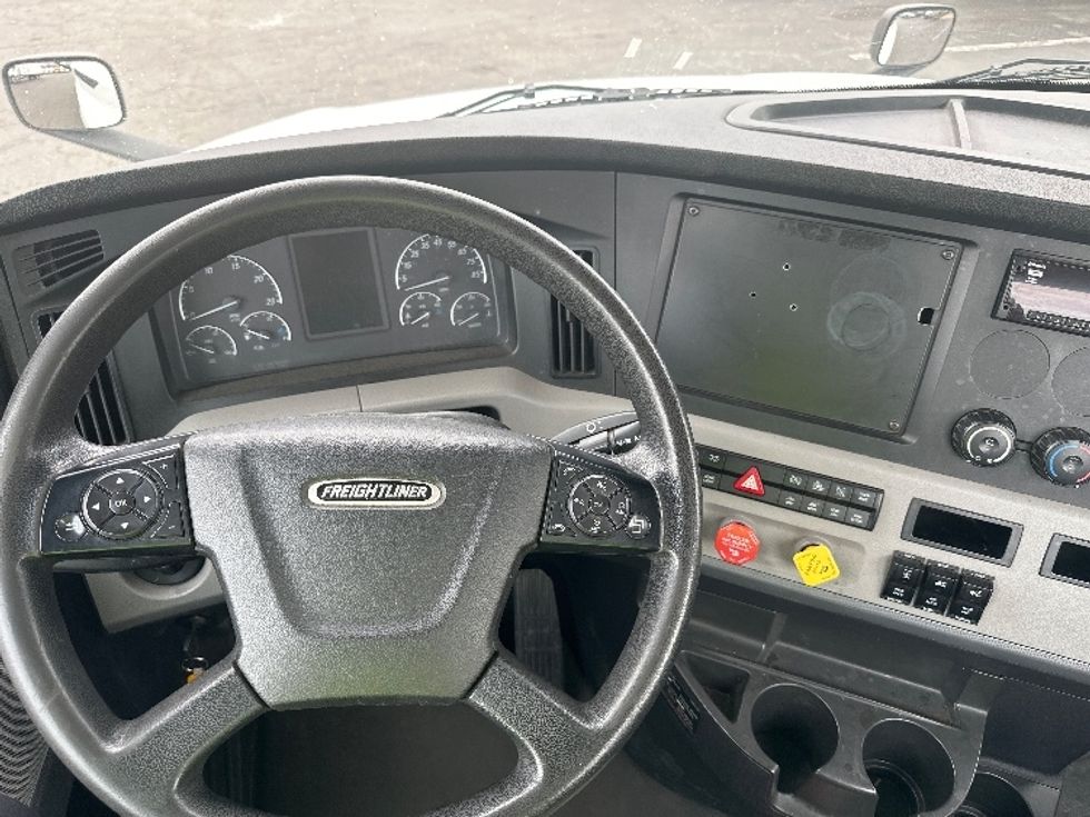 Day Cab Tractor-Heavy Duty Tractors-Freightliner-2019-T12664ST-Parsippany-NJ-225,185\n\t\tmiles-$ 53,000 - Image 11