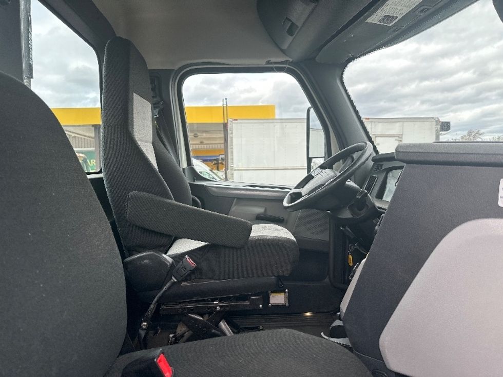 Day Cab Tractor-Heavy Duty Tractors-Freightliner-2019-T12664ST-Parsippany-NJ-225,185\n\t\tmiles-$ 53,000 - Image 14