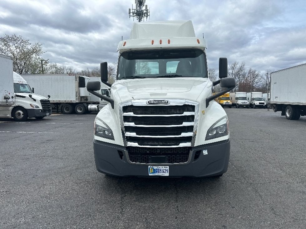 Day Cab Tractor-Heavy Duty Tractors-Freightliner-2019-T12664ST-Parsippany-NJ-225,185\n\t\tmiles-$ 53,000 - Image 2
