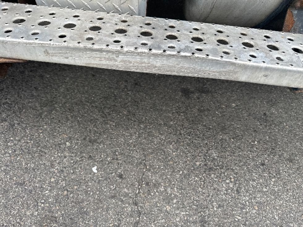 Day Cab Tractor-Heavy Duty Tractors-Freightliner-2019-T12664ST-Parsippany-NJ-225,185\n\t\tmiles-$ 53,000 - Image 21