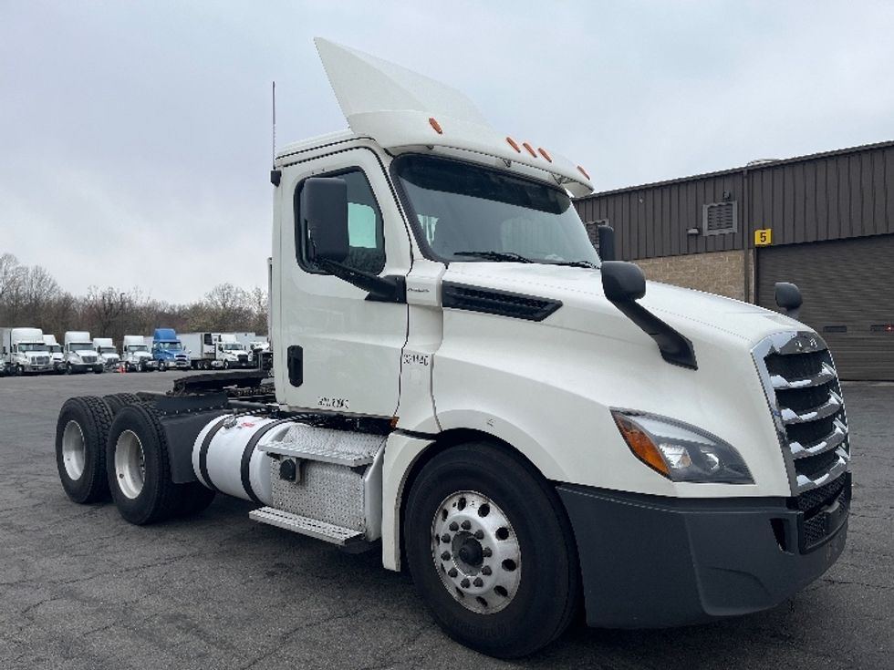 Day Cab Tractor-Heavy Duty Tractors-Freightliner-2019-T12664ST-Parsippany-NJ-344,537\n\t\tmiles-$ 55,250 - Image 1