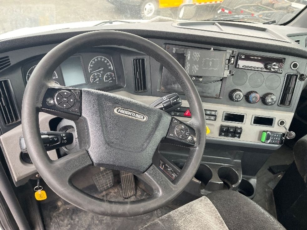Day Cab Tractor-Heavy Duty Tractors-Freightliner-2019-T12664ST-Parsippany-NJ-344,537\n\t\tmiles-$ 55,250 - Image 11