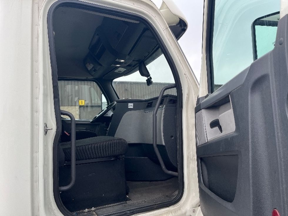 Day Cab Tractor-Heavy Duty Tractors-Freightliner-2019-T12664ST-Parsippany-NJ-344,537\n\t\tmiles-$ 55,250 - Image 12