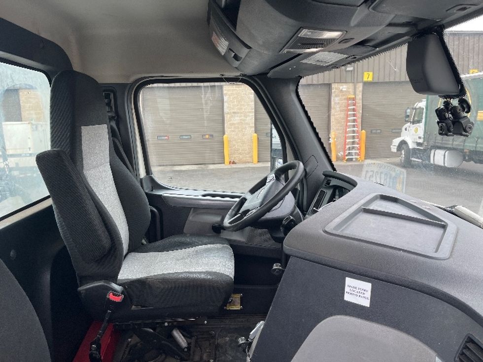 Day Cab Tractor-Heavy Duty Tractors-Freightliner-2019-T12664ST-Parsippany-NJ-344,537\n\t\tmiles-$ 55,250 - Image 14